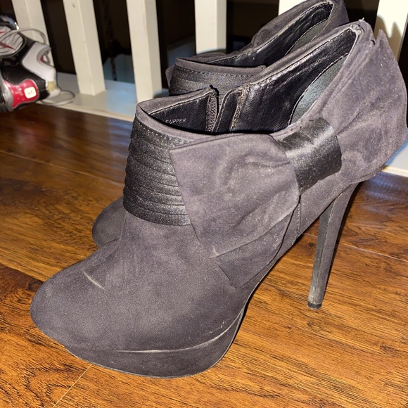 Guess booties - Picture 1 of 3